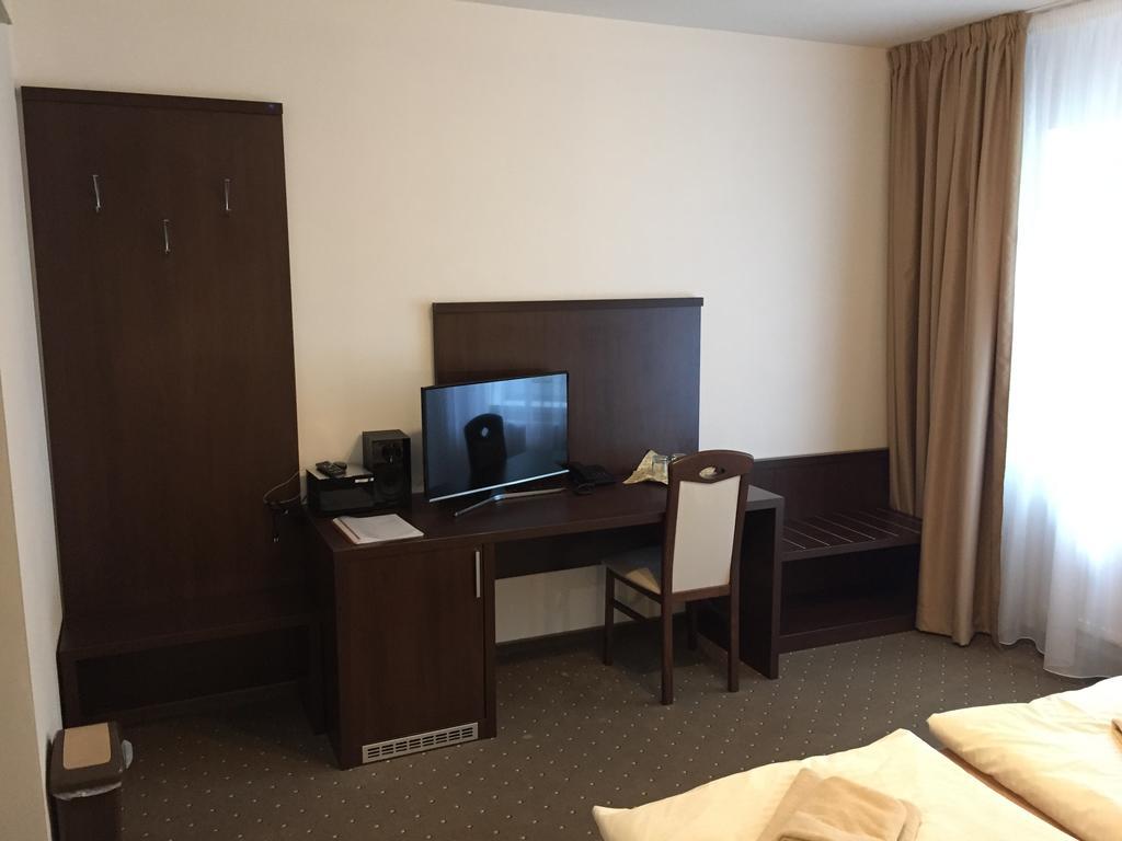 Garni Hotel Anne-Mary Пьештяни Экстерьер фото